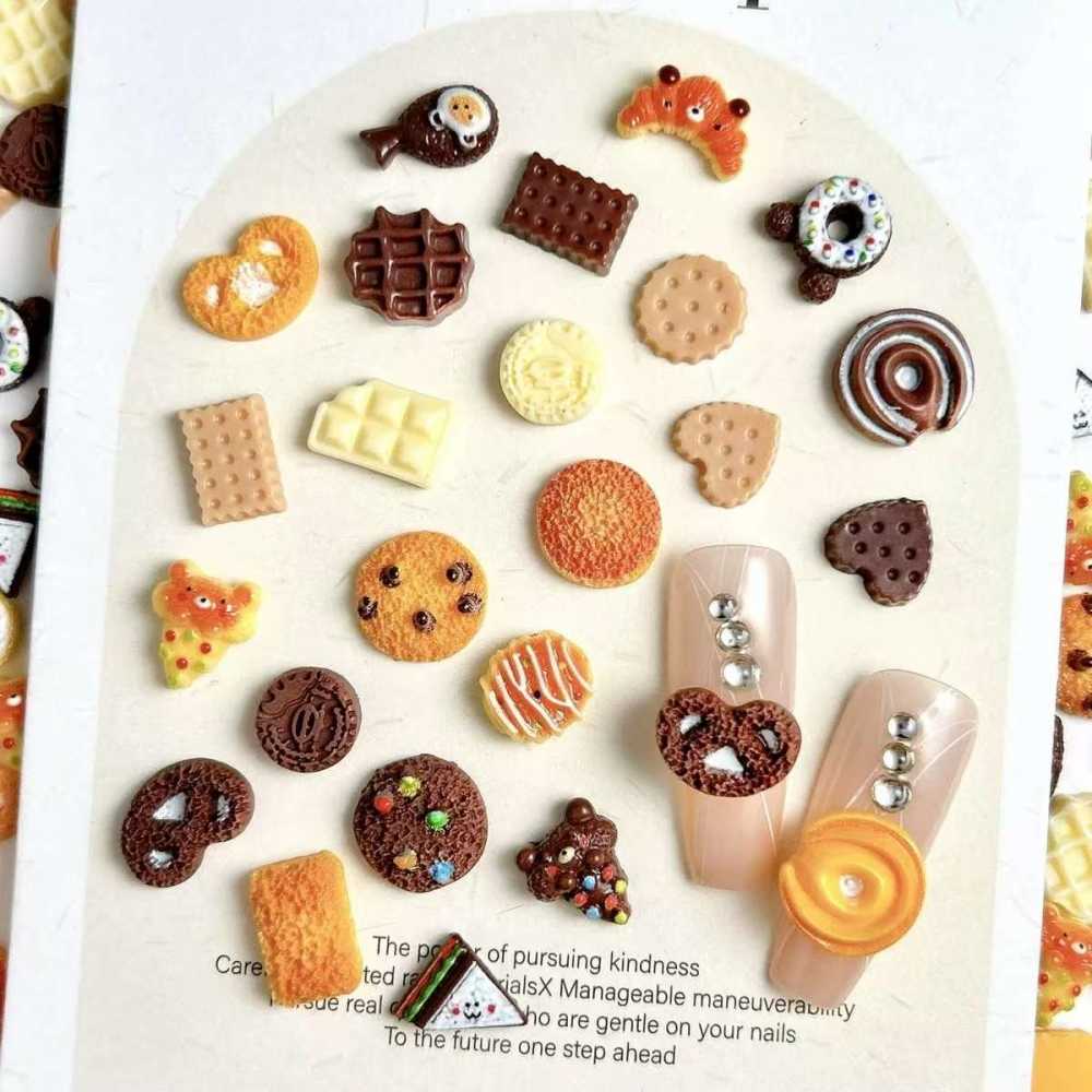 10pcs Simulation Mini Resin Food Bread Chocolate Pendant Decoration Kitchen Toys DIY Miniature Model for Crafts DIY Home Decor