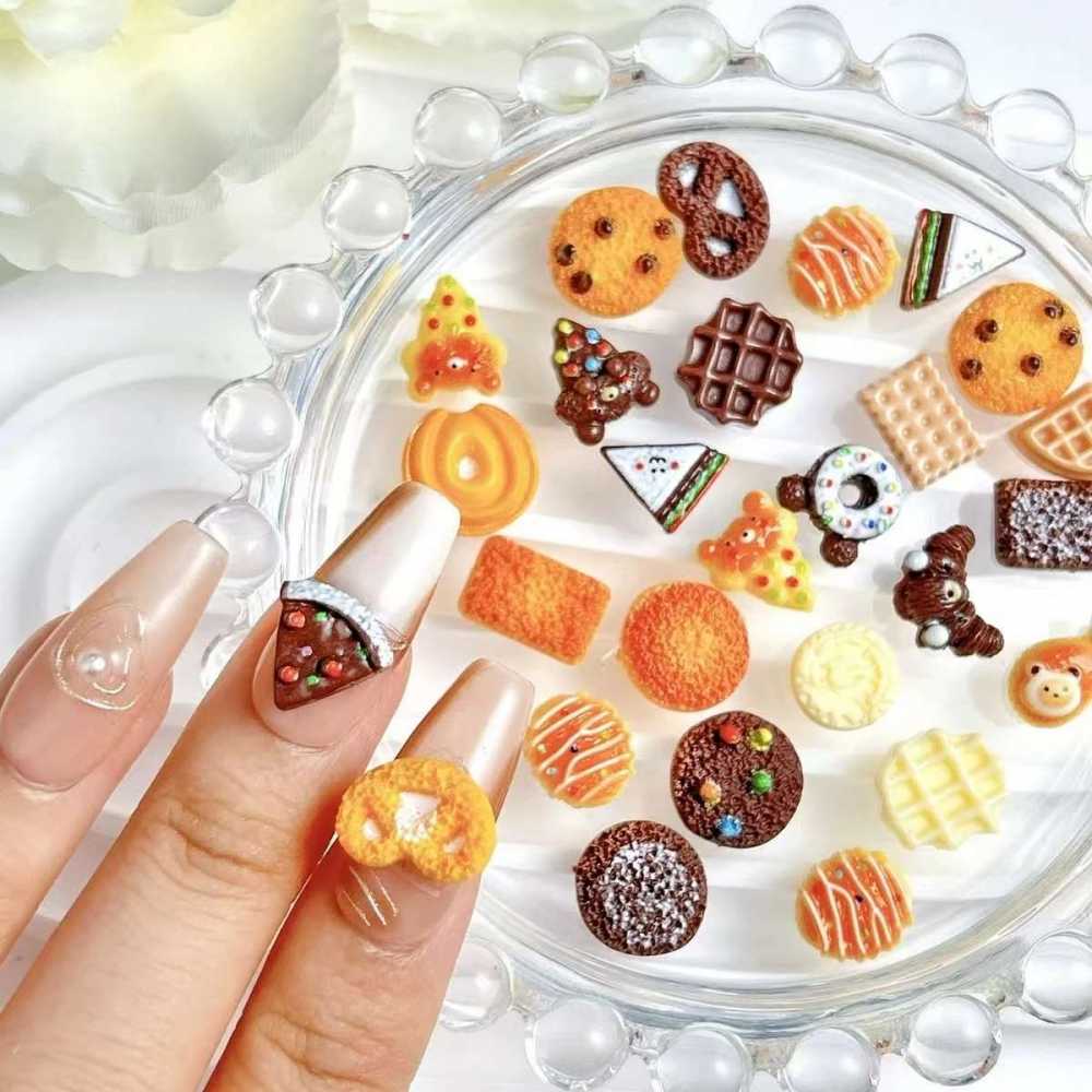 10pcs Simulation Mini Resin Food Bread Chocolate Pendant Decoration Kitchen Toys DIY Miniature Model for Crafts DIY Home Decor
