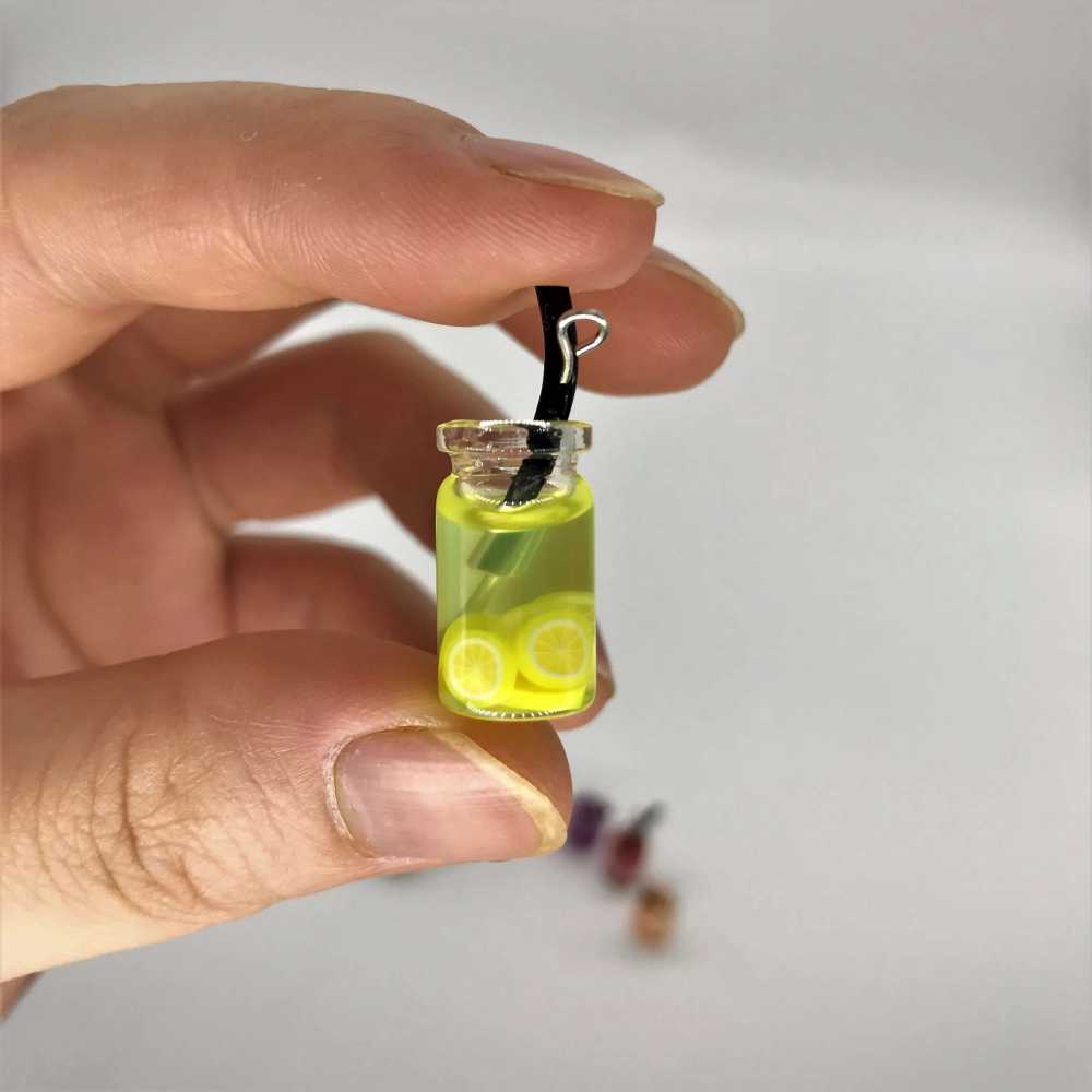 8pcs Dollhouse Miniature Food Mini Resin Fruit Bottle Simulation Drinks Model Toys Fruit Drink Play Dollhouse Dolls Accessories